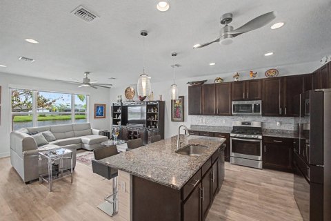 House in Port St. Lucie, Florida 2 bedrooms, 159.42 sq.m. № 2085257 - photo 9