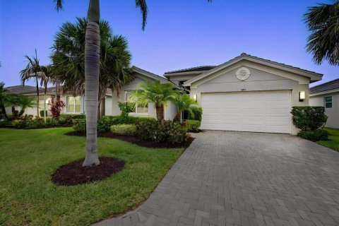 House in Port St. Lucie, Florida 2 bedrooms, 159.42 sq.m. № 2085257