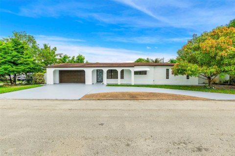 Casa en Miramar, Florida 1 dormitorio, 158.68 m2 № 2078762