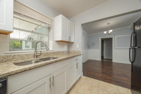 House in Jacksonville, Florida 4 bedrooms, 156.91 sq.m. № 2253884 - photo 18