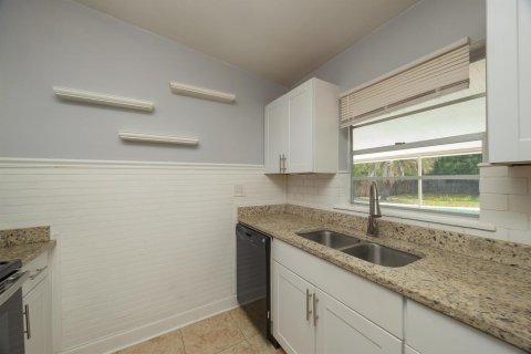 House in Jacksonville, Florida 4 bedrooms, 156.91 sq.m. № 2253884 - photo 16