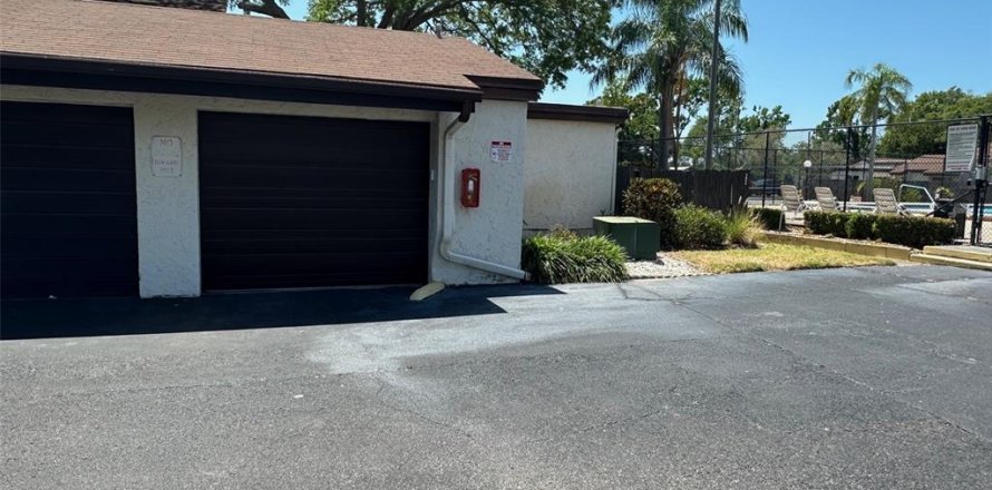 House in Clearwater, Florida 2 bedrooms, 88.26 sq.m. № 1659622
