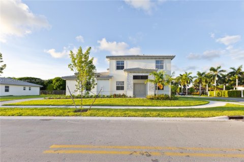 Купить виллу или дом в Майами, Флорида 5 спален, № 2034448 - фото 8