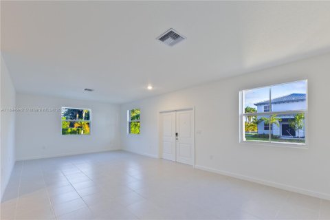 Купить виллу или дом в Майами, Флорида 5 спален, № 2034448 - фото 11