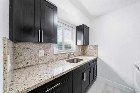 Villa ou maison à louer à Fort Lauderdale, Floride: 2 chambres, 74.32 m2 № 2010931 - photo 5