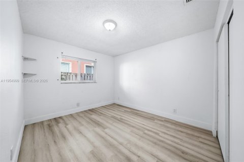 Villa ou maison à louer à Fort Lauderdale, Floride: 2 chambres, 74.32 m2 № 2010931 - photo 8