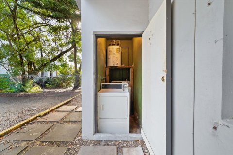 Villa ou maison à louer à Fort Lauderdale, Floride: 2 chambres, 74.32 m2 № 2010931 - photo 13