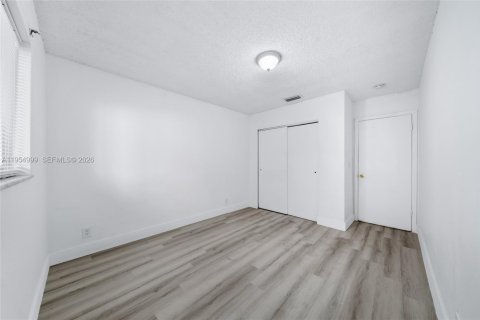 Villa ou maison à louer à Fort Lauderdale, Floride: 2 chambres, 74.32 m2 № 2010931 - photo 7