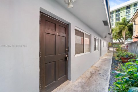 Villa ou maison à louer à Fort Lauderdale, Floride: 2 chambres, 74.32 m2 № 2010931 - photo 2