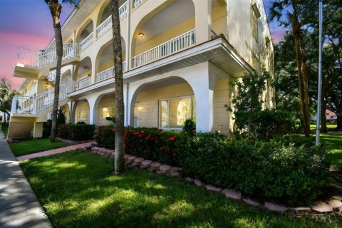 Condo in Clearwater, Florida, 2 bedrooms  № 1904252 - photo 1