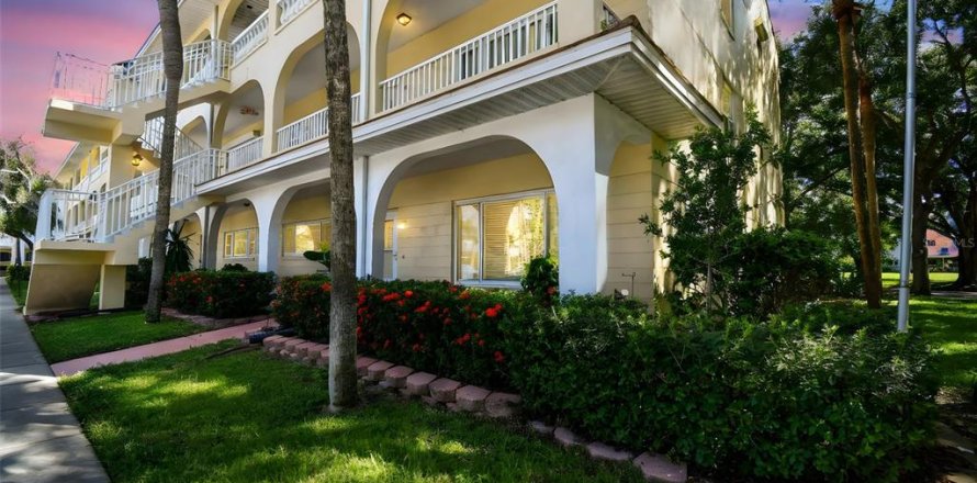 Condo in Clearwater, Florida, 2 bedrooms № 1904252