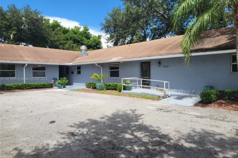 Propiedad comercial en venta en Sunrise, Florida № 2089925 - foto 3