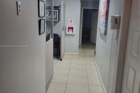 Propiedad comercial en venta en Sunrise, Florida № 2089925 - foto 11