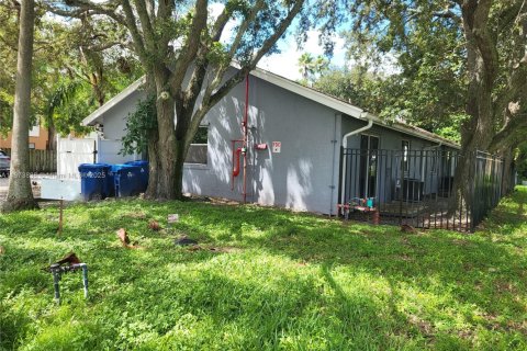 Propiedad comercial en venta en Sunrise, Florida № 2089925 - foto 2