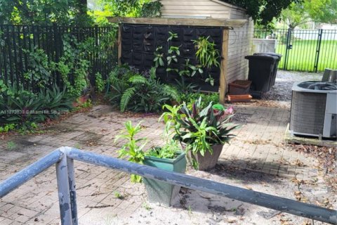 Propiedad comercial en venta en Sunrise, Florida № 2089925 - foto 14