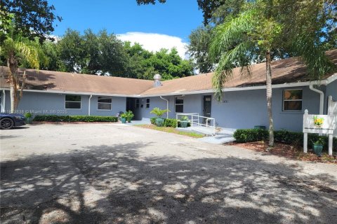 Commercial property in Sunrise, Florida № 2089925