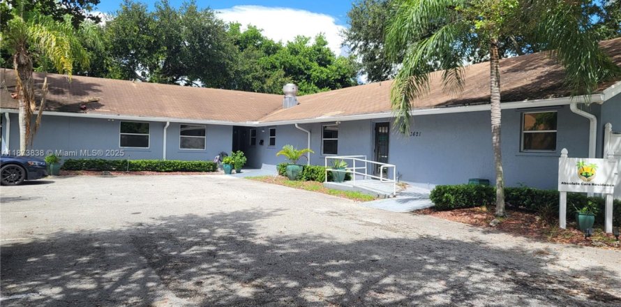 Propiedad comercial en Sunrise, Florida № 2089925