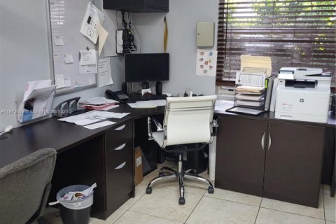Propiedad comercial en venta en Sunrise, Florida № 2089925 - foto 8