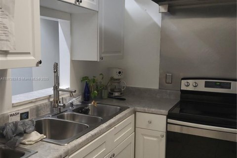 Propiedad comercial en venta en Sunrise, Florida № 2089925 - foto 5