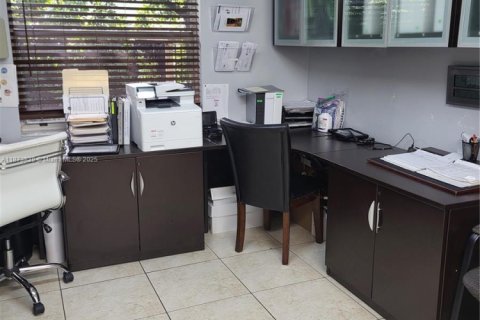 Propiedad comercial en venta en Sunrise, Florida № 2089925 - foto 9