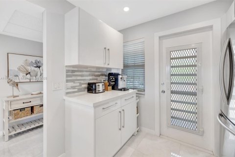 Condo in Pompano Beach, Florida, 2 bedrooms  № 1860288 - photo 23