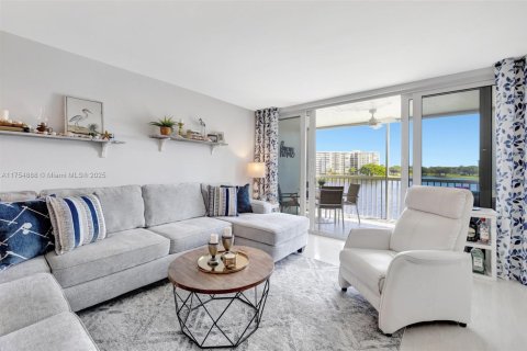Condo in Pompano Beach, Florida, 2 bedrooms  № 1860288 - photo 6