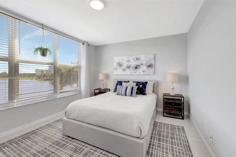 Condo in Pompano Beach, Florida, 2 bedrooms  № 1860288 - photo 14