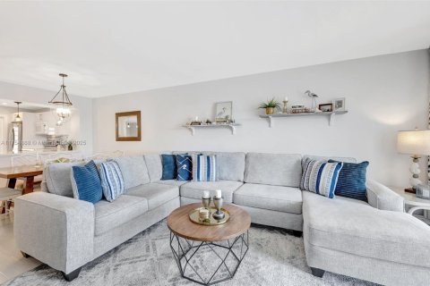 Condo in Pompano Beach, Florida, 2 bedrooms  № 1860288 - photo 11