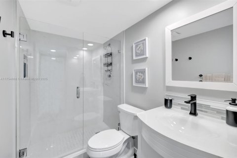 Condo in Pompano Beach, Florida, 2 bedrooms  № 1860288 - photo 16