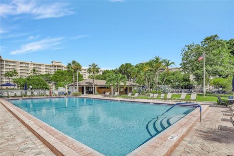 Condo in Pompano Beach, Florida, 2 bedrooms  № 1860288 - photo 29