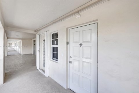 Condo in Pompano Beach, Florida, 2 bedrooms  № 1860288 - photo 24