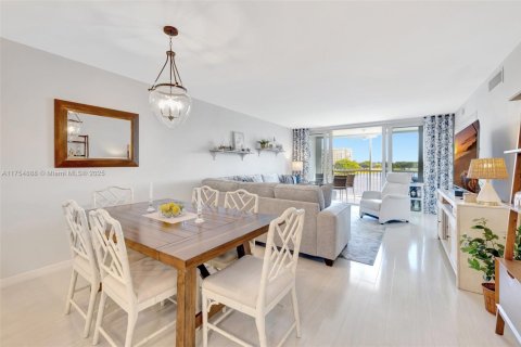 Condo in Pompano Beach, Florida, 2 bedrooms  № 1860288 - photo 4