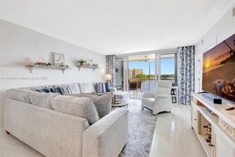 Condo in Pompano Beach, Florida, 2 bedrooms  № 1860288 - photo 5