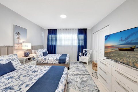 Condo in Pompano Beach, Florida, 2 bedrooms  № 1860288 - photo 18