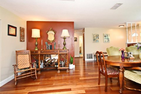 House in Longwood, Florida 3 bedrooms, 157 sq.m. № 1810357 - photo 6