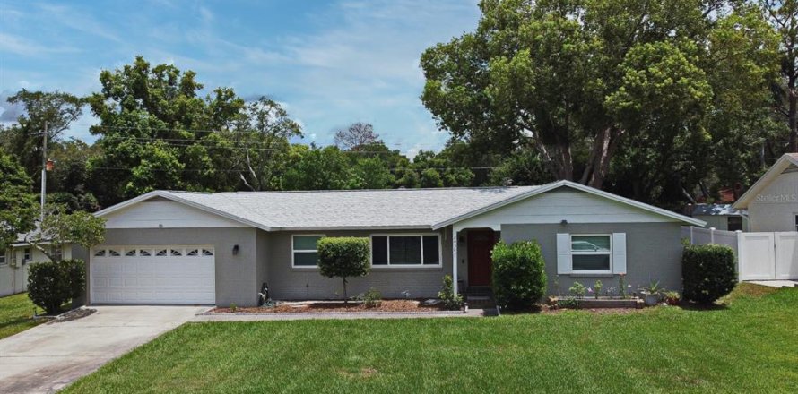 House in Longwood, Florida 3 bedrooms, 157 sq.m. № 1810357