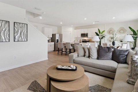 Casa en venta en Apopka, Florida, 5 dormitorios, 241.64 m2 № 2384002 - foto 7
