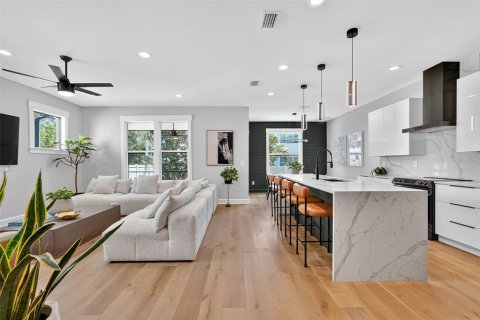 Villa ou maison à vendre à Tampa, Floride: 5 chambres, 292.83 m2 № 1913607 - photo 9