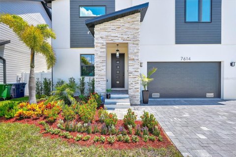 Villa ou maison à vendre à Tampa, Floride: 5 chambres, 292.83 m2 № 1913607 - photo 3