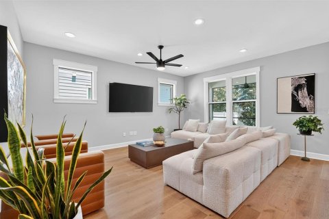 Villa ou maison à vendre à Tampa, Floride: 5 chambres, 292.83 m2 № 1913607 - photo 10