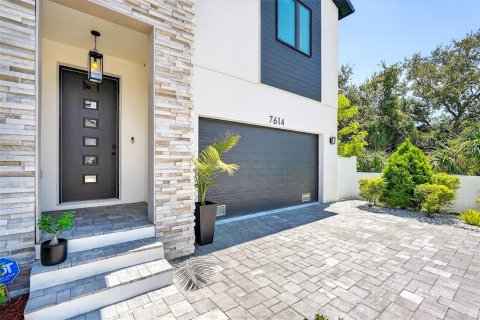 Villa ou maison à vendre à Tampa, Floride: 5 chambres, 292.83 m2 № 1913607 - photo 4