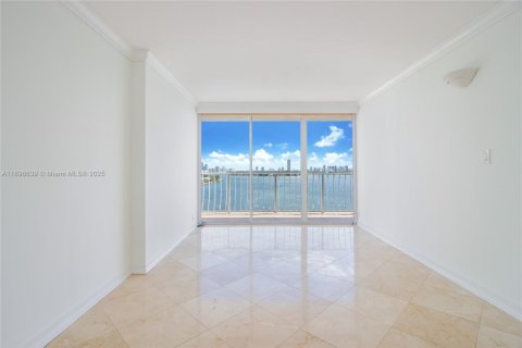 Condominio en venta en North Bay Village, Florida, 2 dormitorios, 95.69 m2 № 2014390 - foto 3