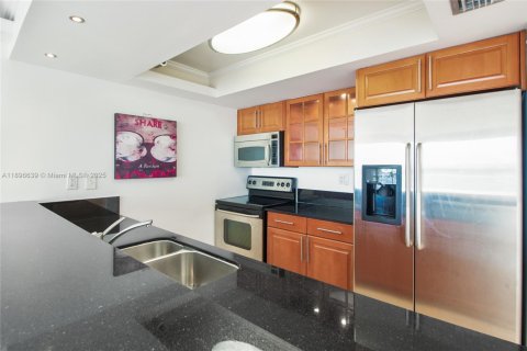 Condominio en venta en North Bay Village, Florida, 2 dormitorios, 95.69 m2 № 2014390 - foto 9