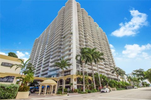 Condominio en venta en North Bay Village, Florida, 2 dormitorios, 95.69 m2 № 2014390 - foto 18