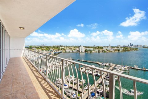 Condominio en venta en North Bay Village, Florida, 2 dormitorios, 95.69 m2 № 2014390 - foto 15