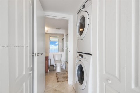 Condominio en venta en North Bay Village, Florida, 2 dormitorios, 95.69 m2 № 2014390 - foto 12