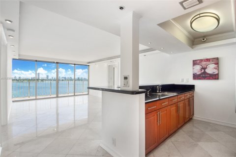 Condominio en venta en North Bay Village, Florida, 2 dormitorios, 95.69 m2 № 2014390 - foto 2