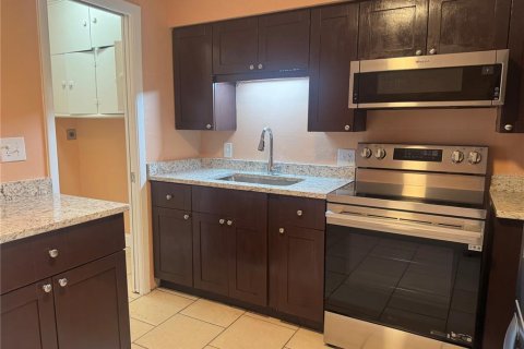 Appartement à louer à Venice, Floride: 2 chambres, 162.21 m2 № 2384272 - photo 5