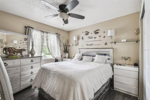 Commercial property in Tampa, Florida 6 bedrooms, 161.28 sq.m. № 2371482 - photo 9