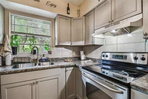 Commercial property in Tampa, Florida 6 bedrooms, 161.28 sq.m. № 2371482 - photo 8